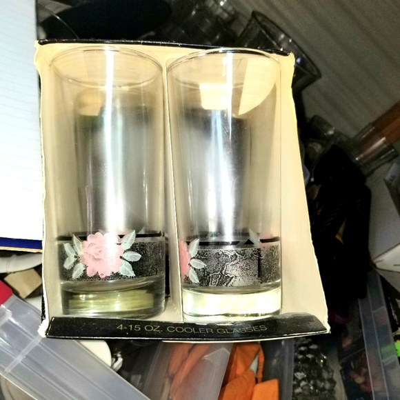 Complement Drinkware By Corelle Pink Flowers black design Set 4-15oz Glasse NOS - Picture 2 of 5